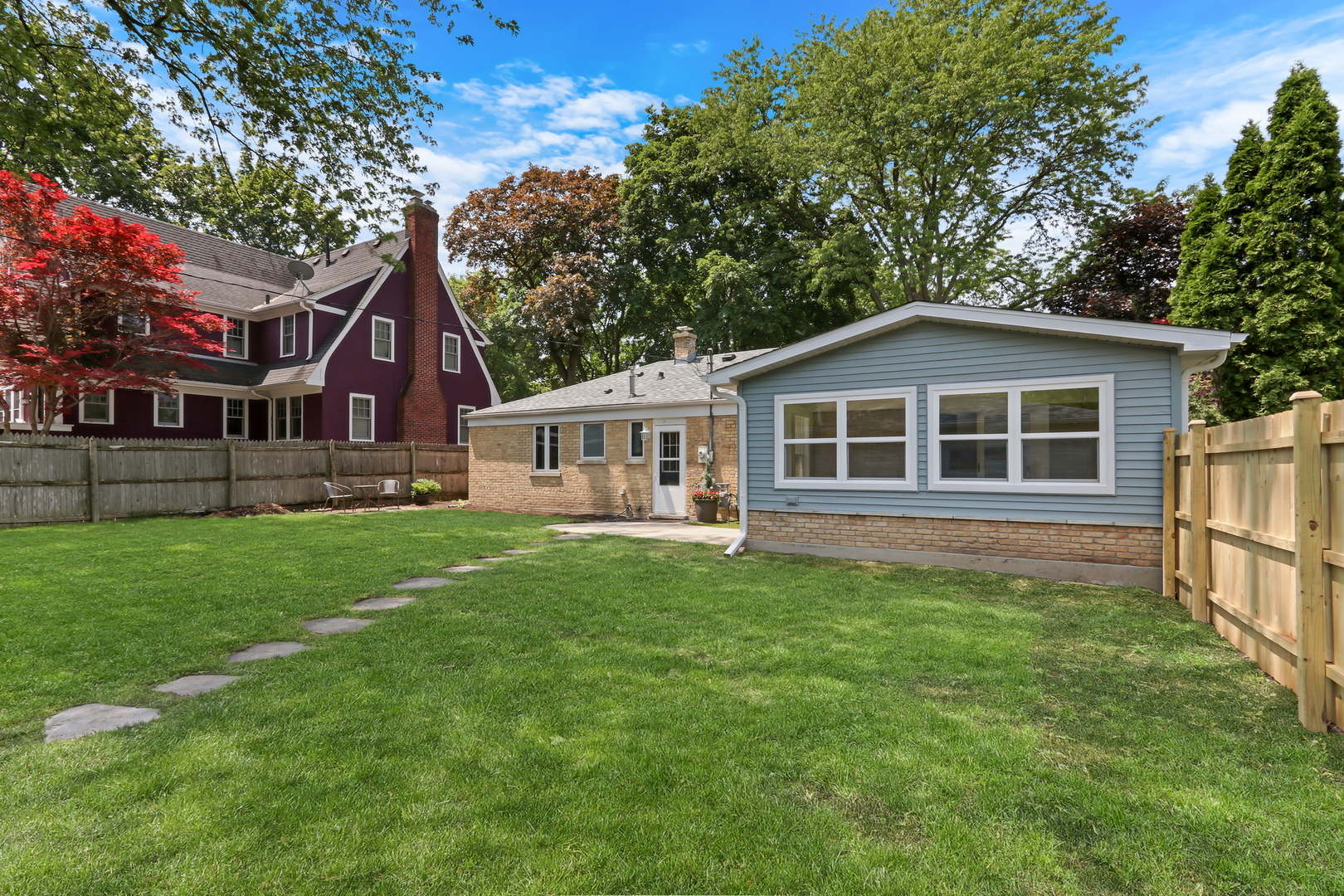 400 Wedgemere Place, Libertyville, IL 60048