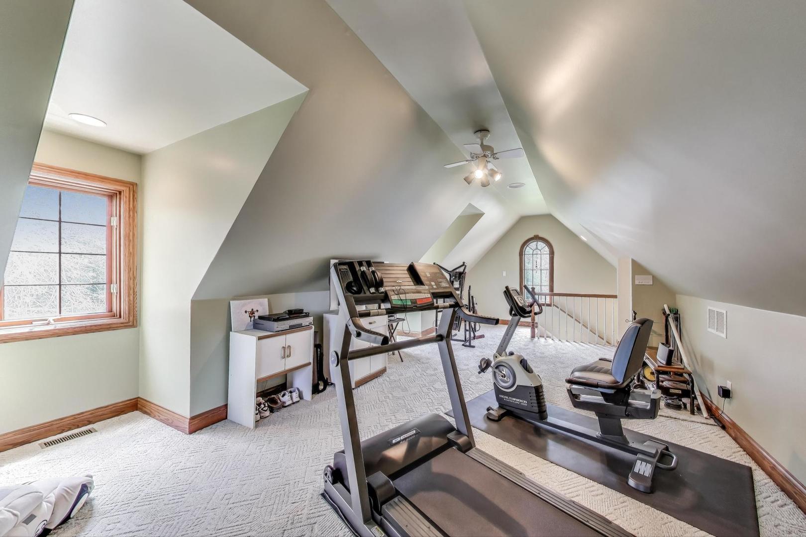 273 Bridlewood Lane, Valparaiso, IN 46385