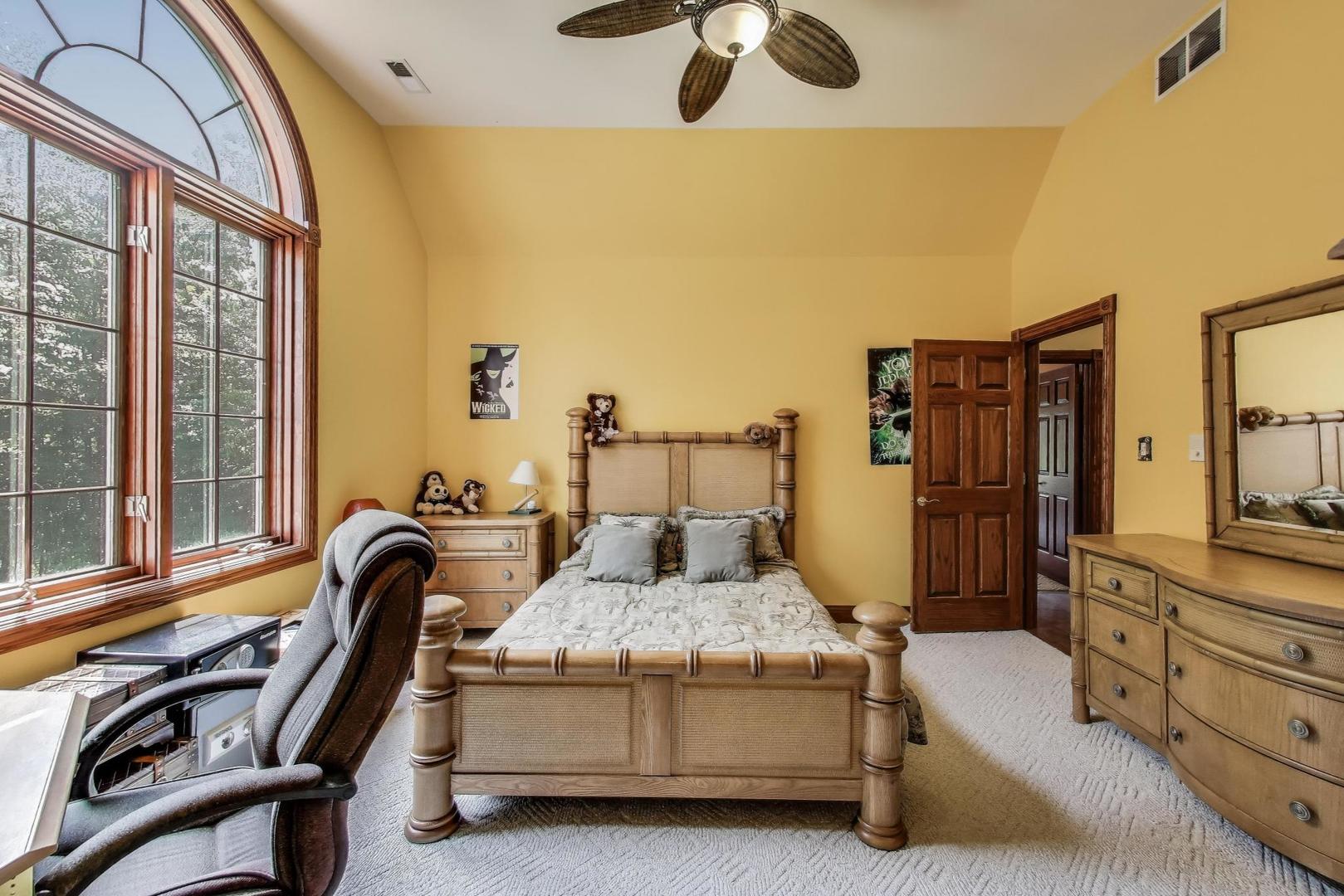 273 Bridlewood Lane, Valparaiso, IN 46385