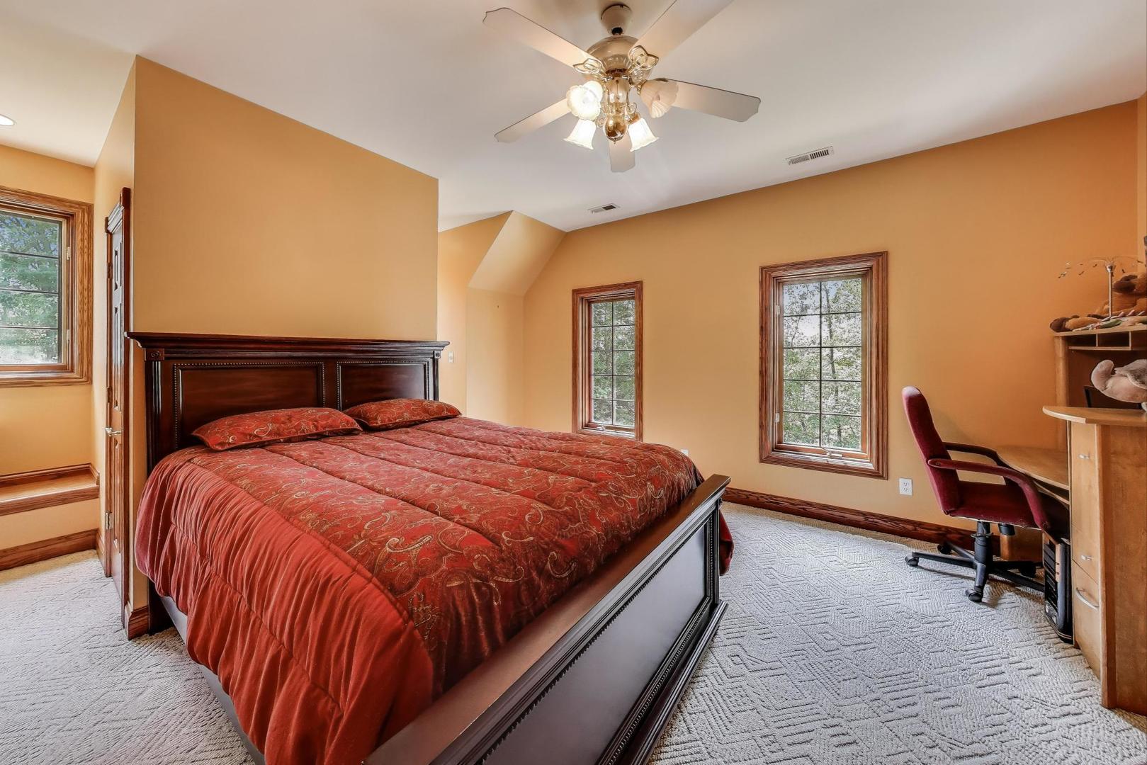 273 Bridlewood Lane, Valparaiso, IN 46385