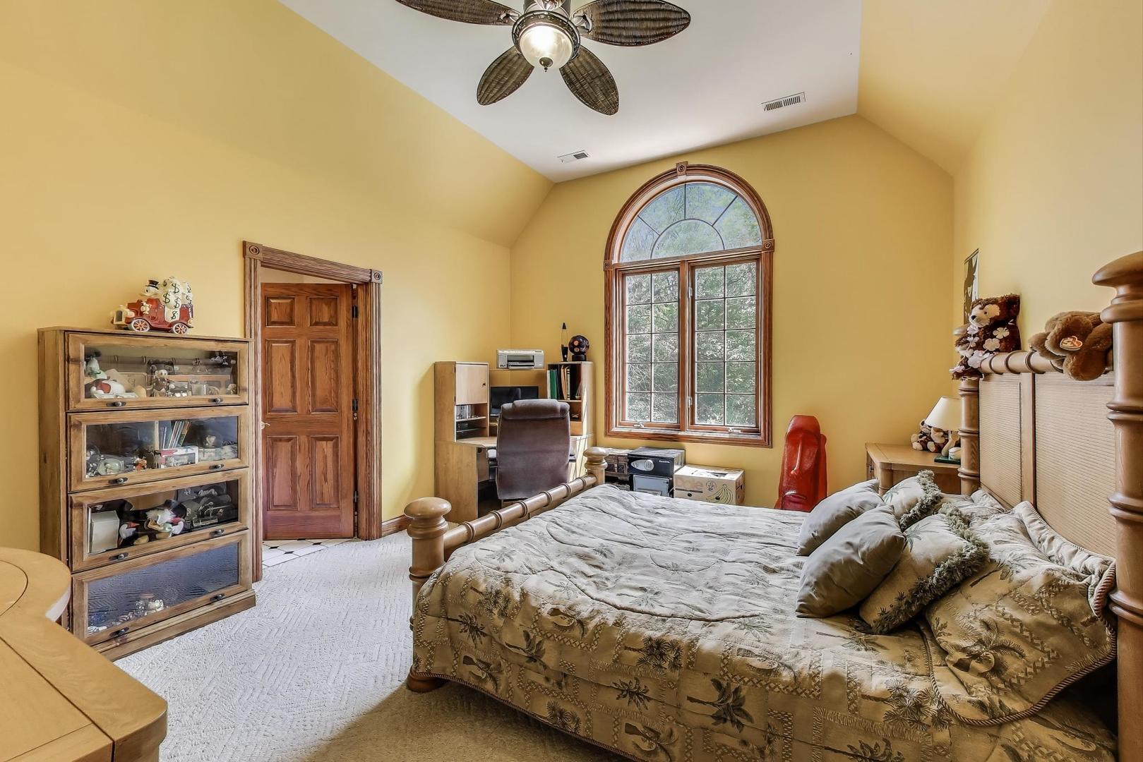 273 Bridlewood Lane, Valparaiso, IN 46385