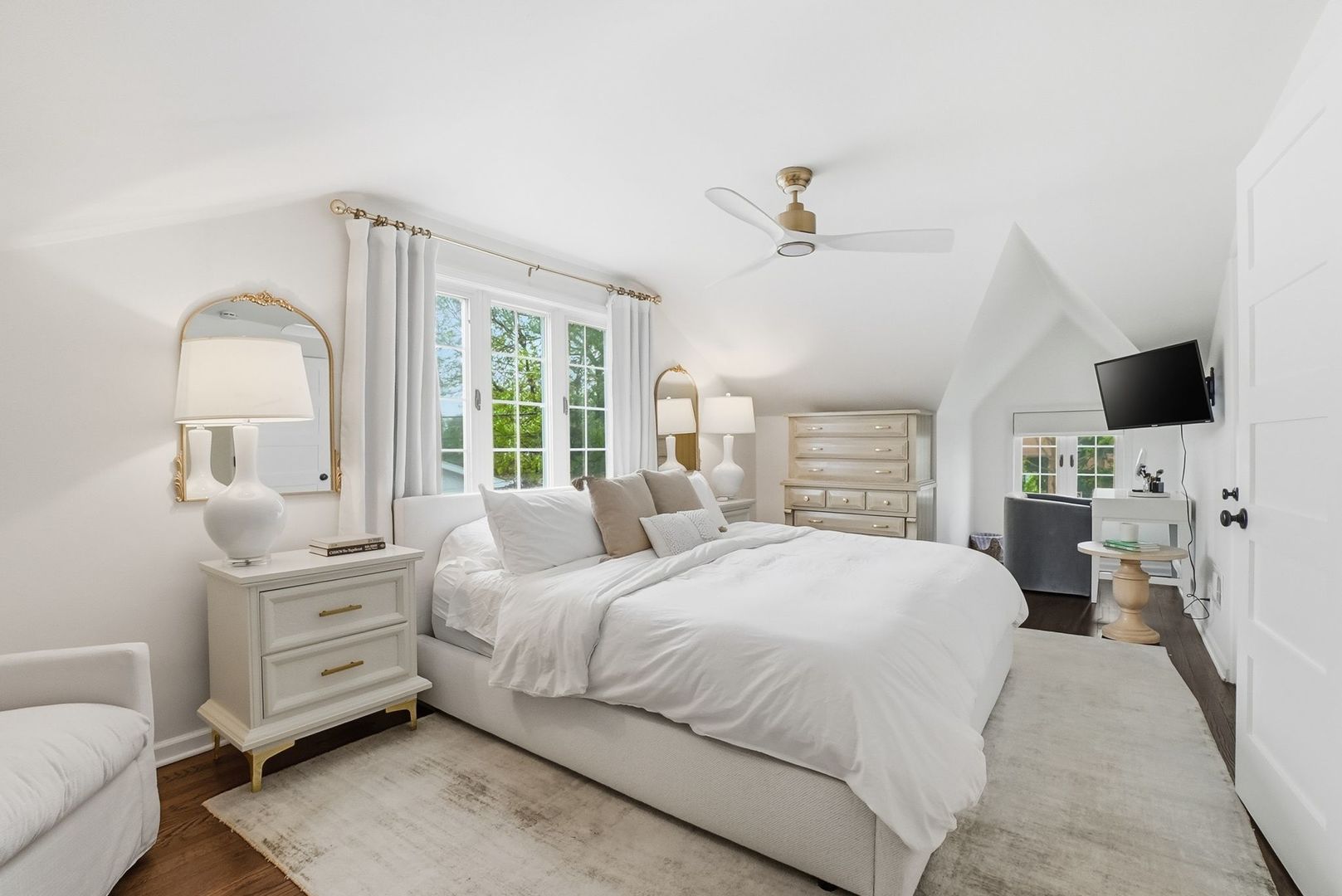 4740 DOUGLAS Road, Downers Grove, IL 60515