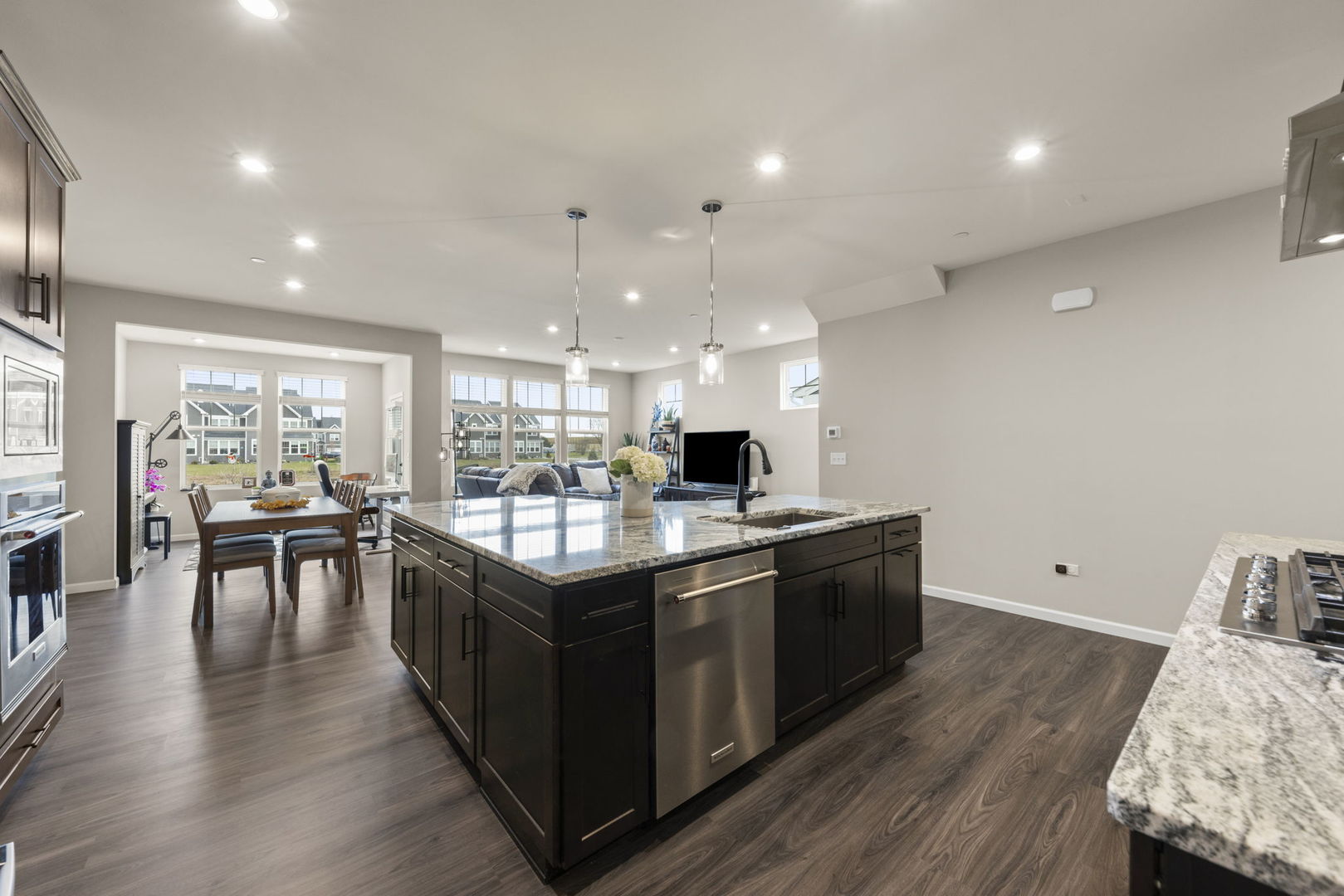 2220 Weatherbee Lane, Naperville, IL 60563