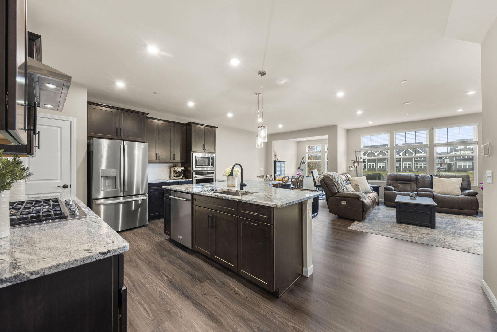 2220 Weatherbee Lane, Naperville, IL 60563