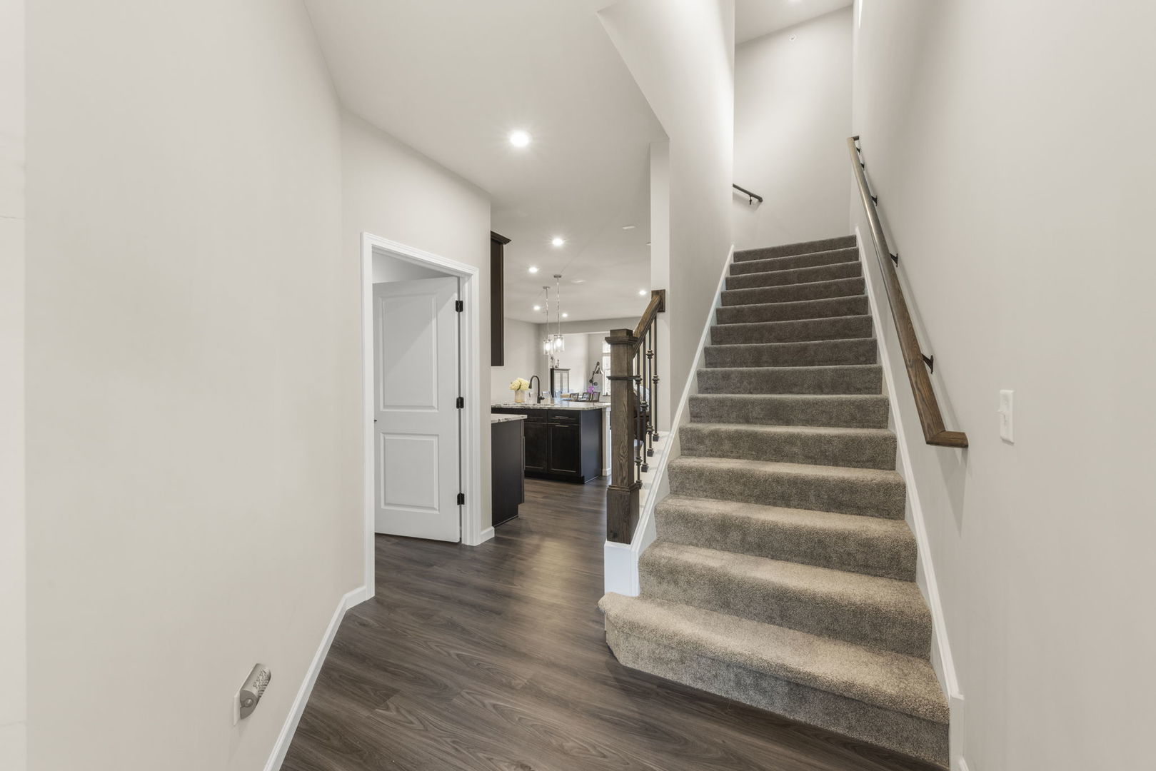 2220 Weatherbee Lane, Naperville, IL 60563