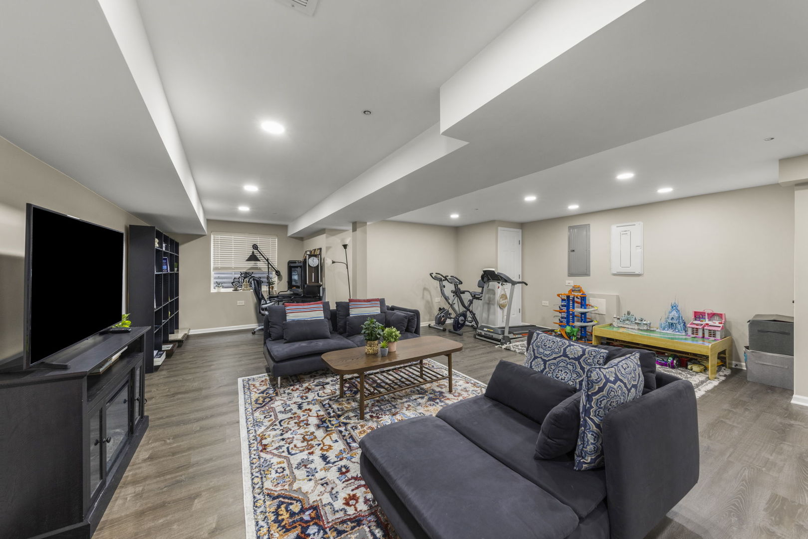 2220 Weatherbee Lane, Naperville, IL 60563