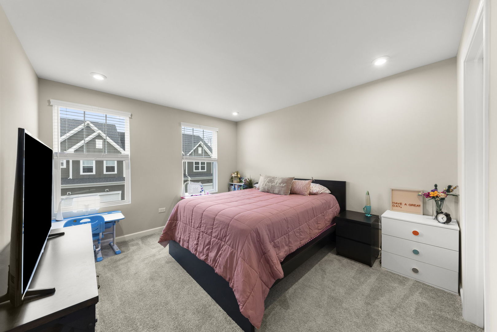 2220 Weatherbee Lane, Naperville, IL 60563