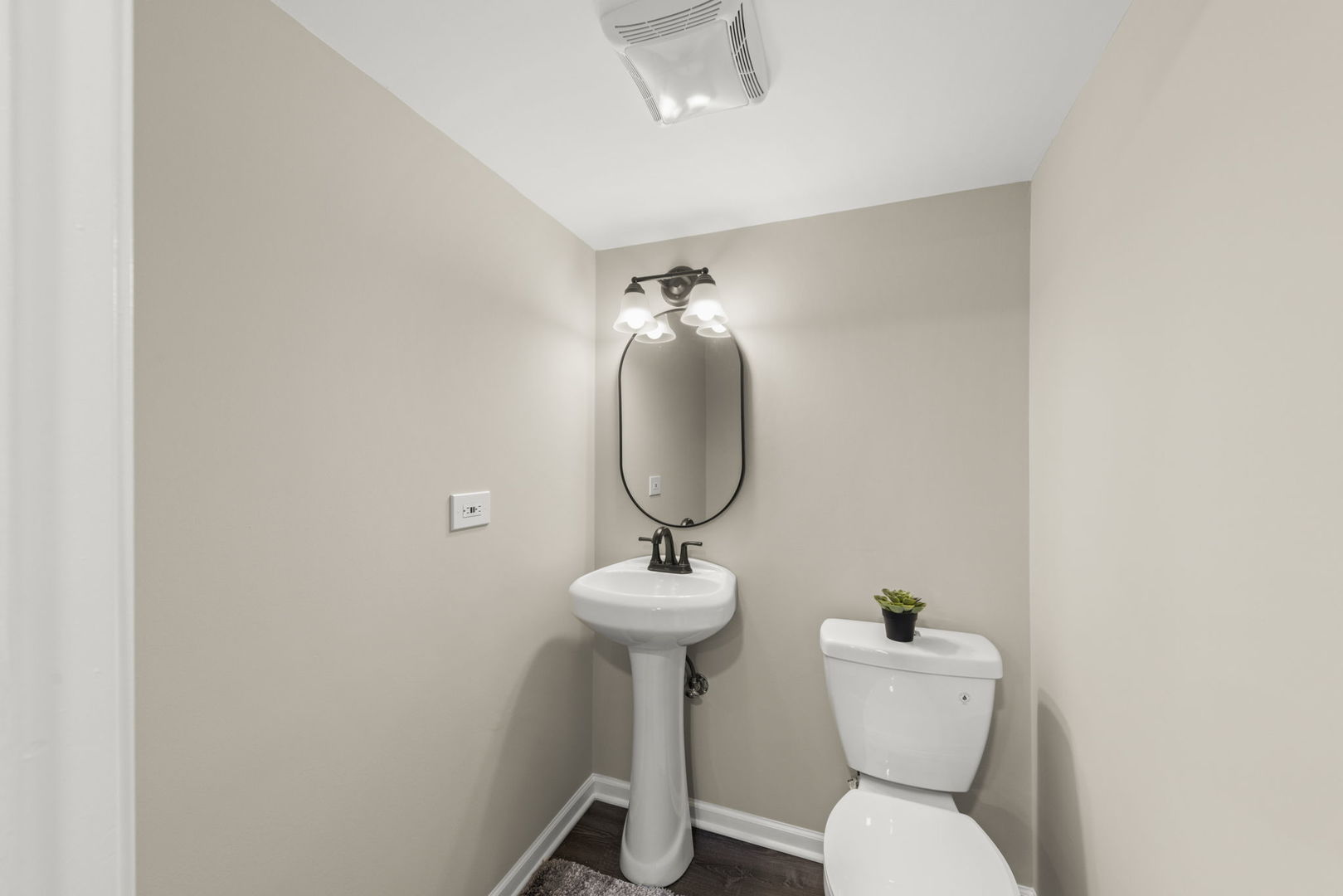 2220 Weatherbee Lane, Naperville, IL 60563