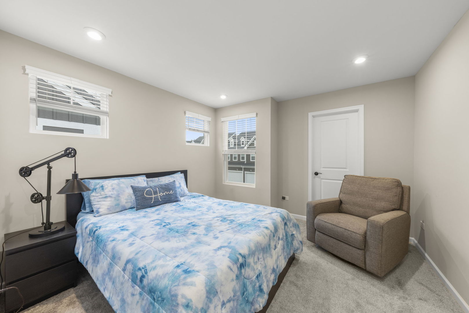 2220 Weatherbee Lane, Naperville, IL 60563