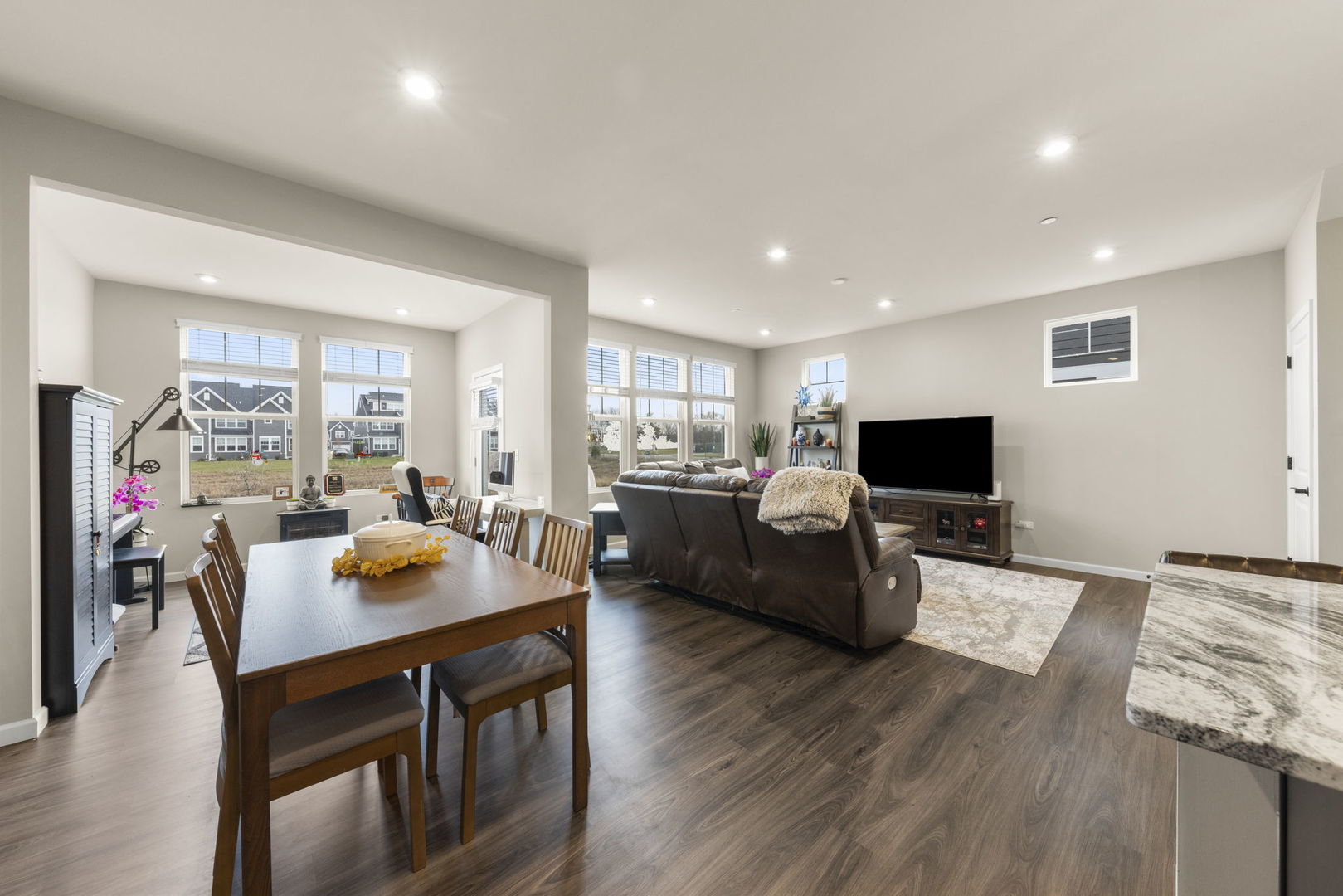 2220 Weatherbee Lane, Naperville, IL 60563