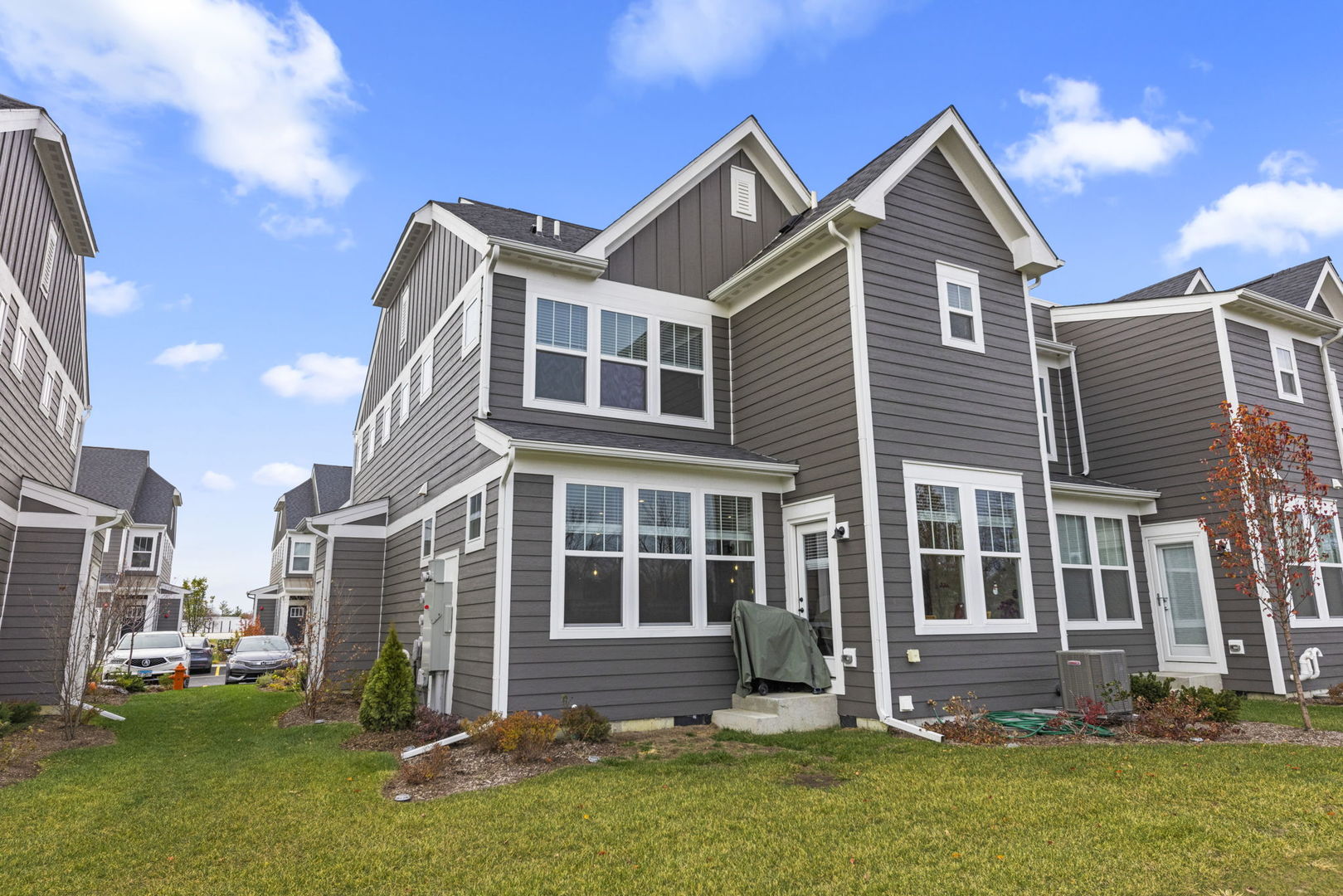 2220 Weatherbee Lane, Naperville, IL 60563