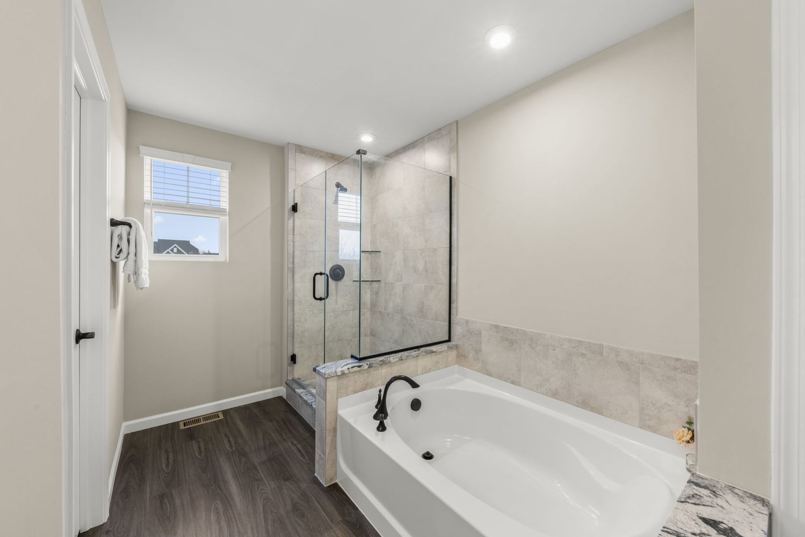 2220 Weatherbee Lane, Naperville, IL 60563