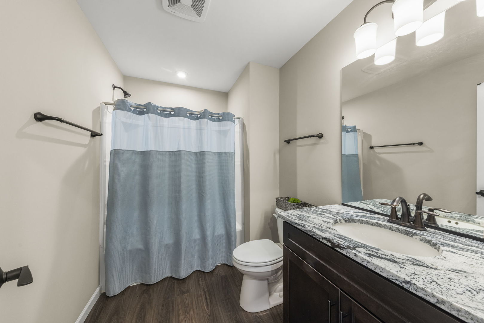 2220 Weatherbee Lane, Naperville, IL 60563