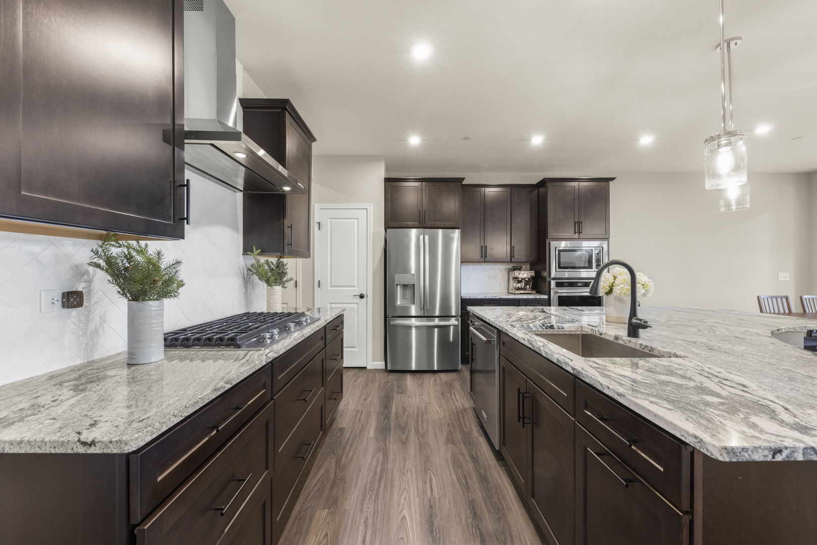 2220 Weatherbee Lane, Naperville, IL 60563