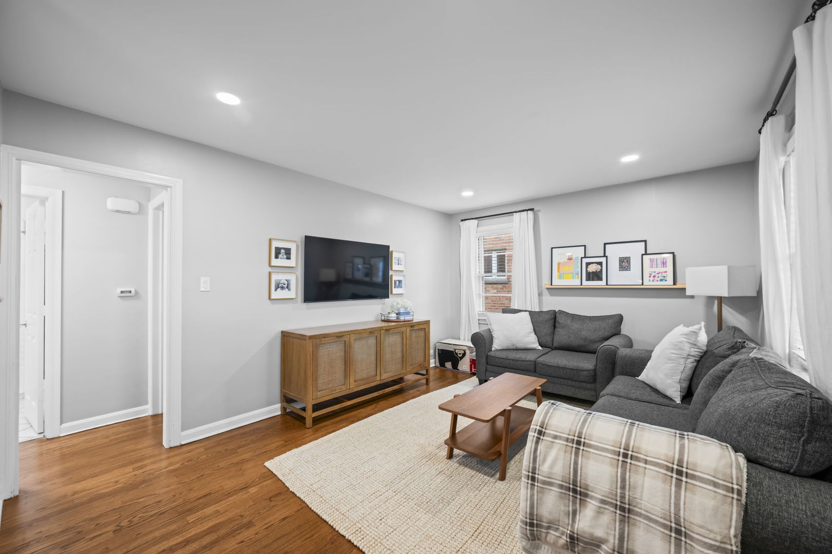 914 N Kennicott Avenue, Arlington Heights, IL 60004