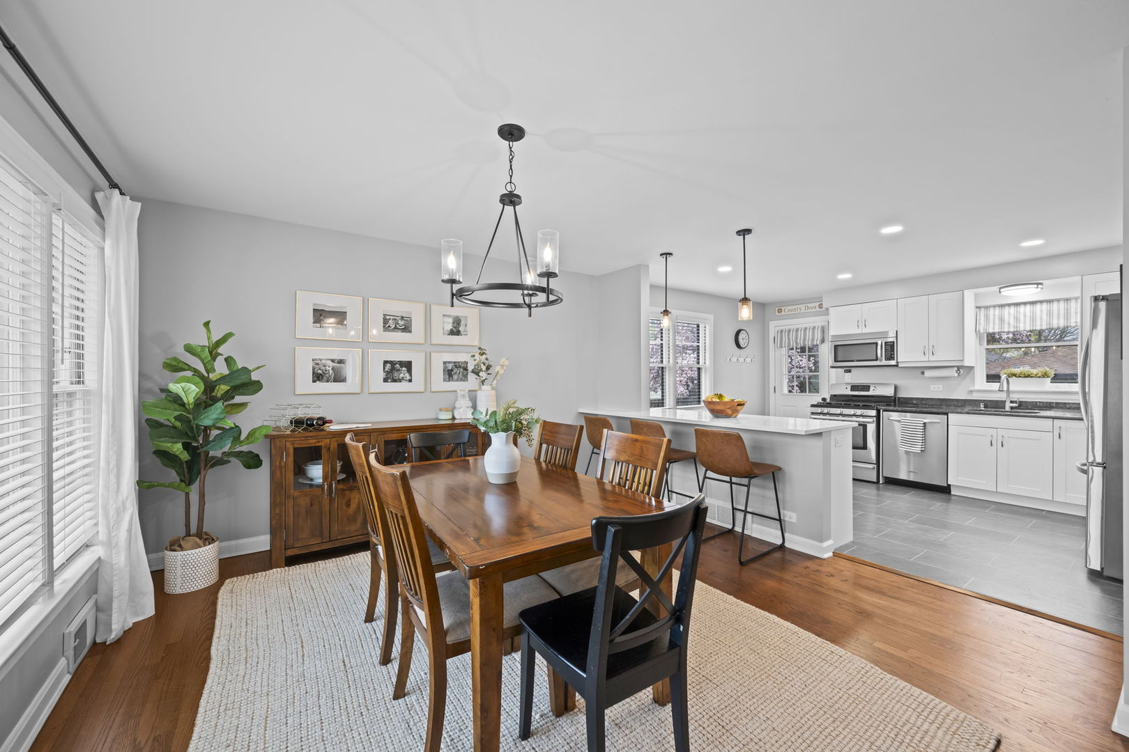 914 N Kennicott Avenue, Arlington Heights, IL 60004