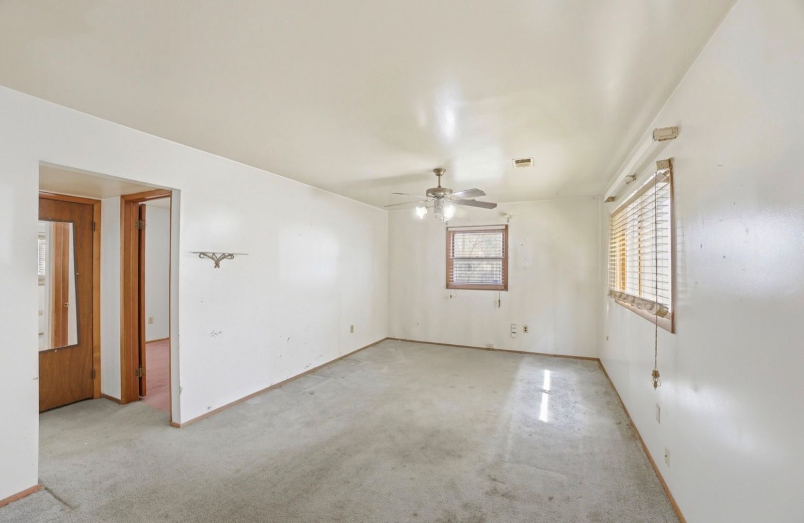 14024 S Manistee Avenue, Burnham, IL 60633