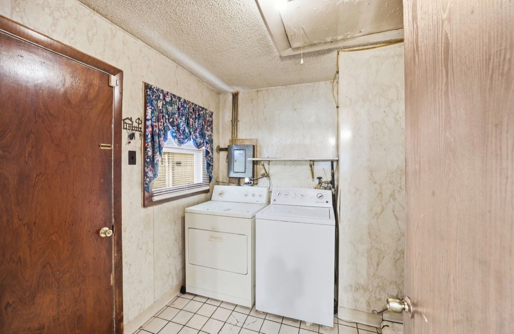 14024 S Manistee Avenue, Burnham, IL 60633