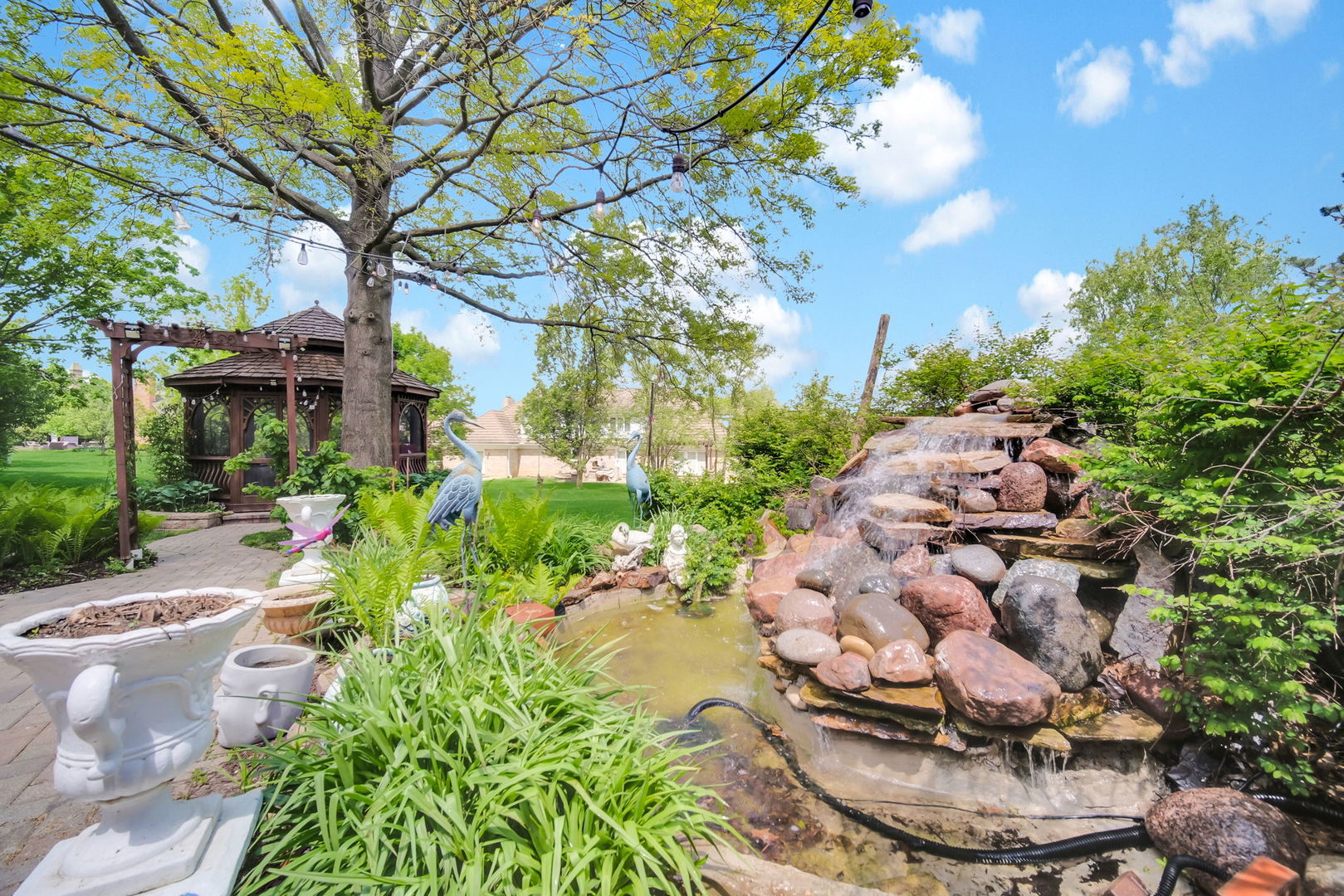 355 Trinity Lane, Oak Brook, IL 60523