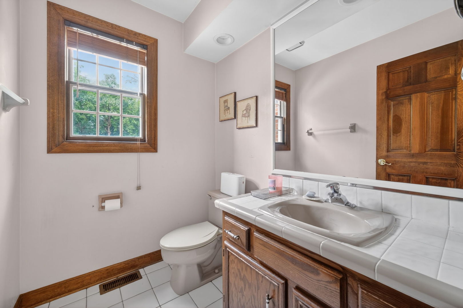 355 Trinity Lane, Oak Brook, IL 60523