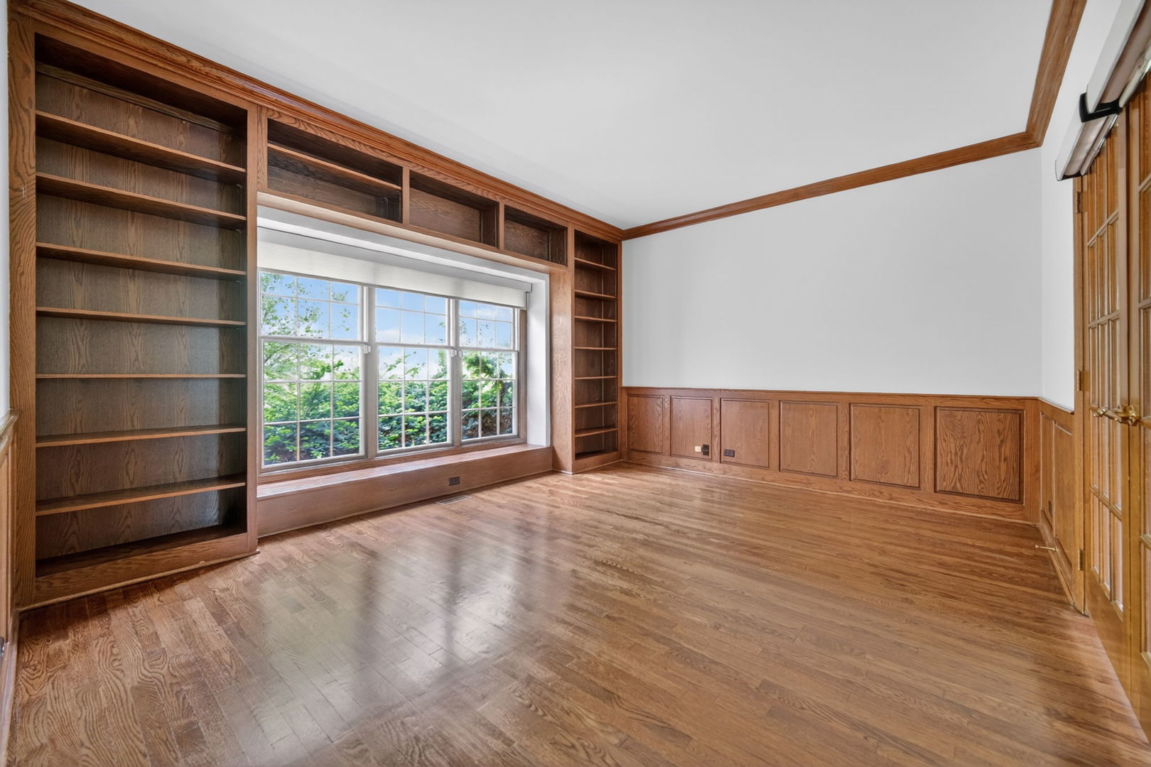 355 Trinity Lane, Oak Brook, IL 60523