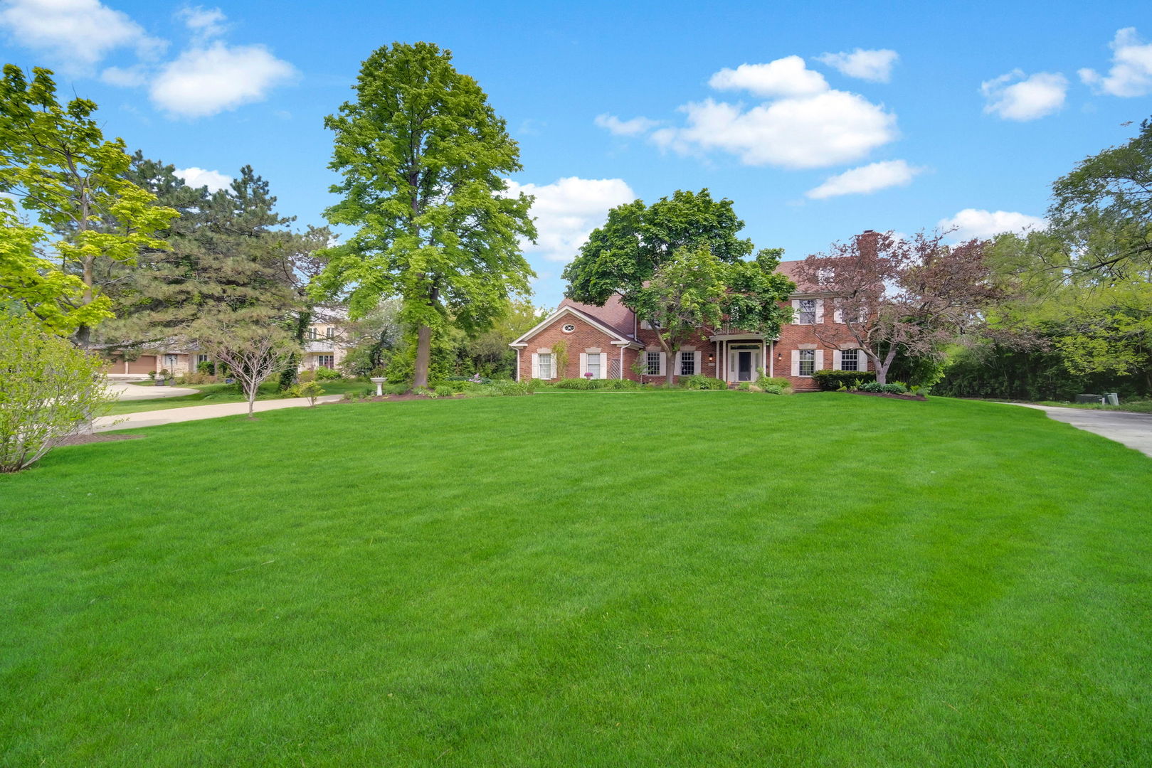 355 Trinity Lane, Oak Brook, IL 60523