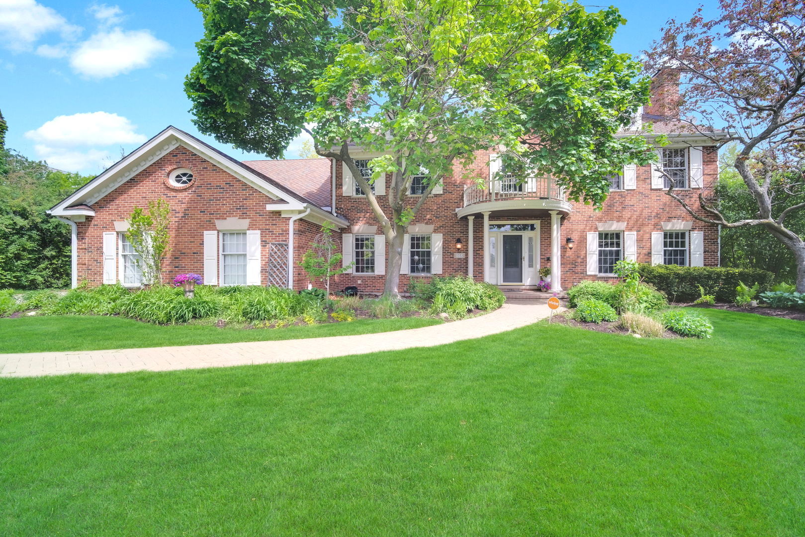 355 Trinity Lane, Oak Brook, IL 60523