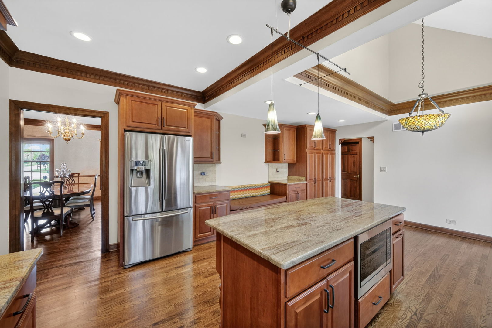 355 Trinity Lane, Oak Brook, IL 60523
