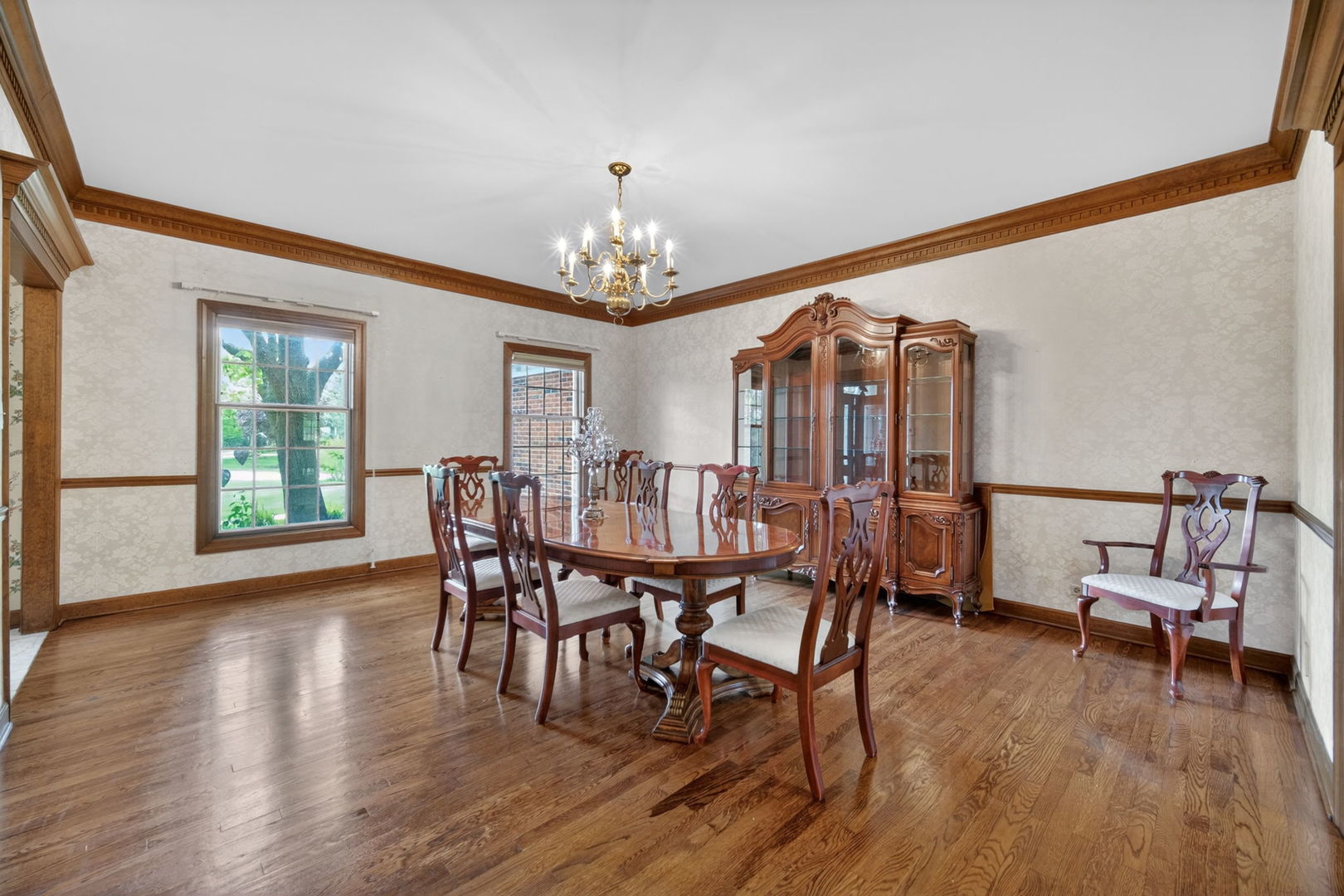 355 Trinity Lane, Oak Brook, IL 60523