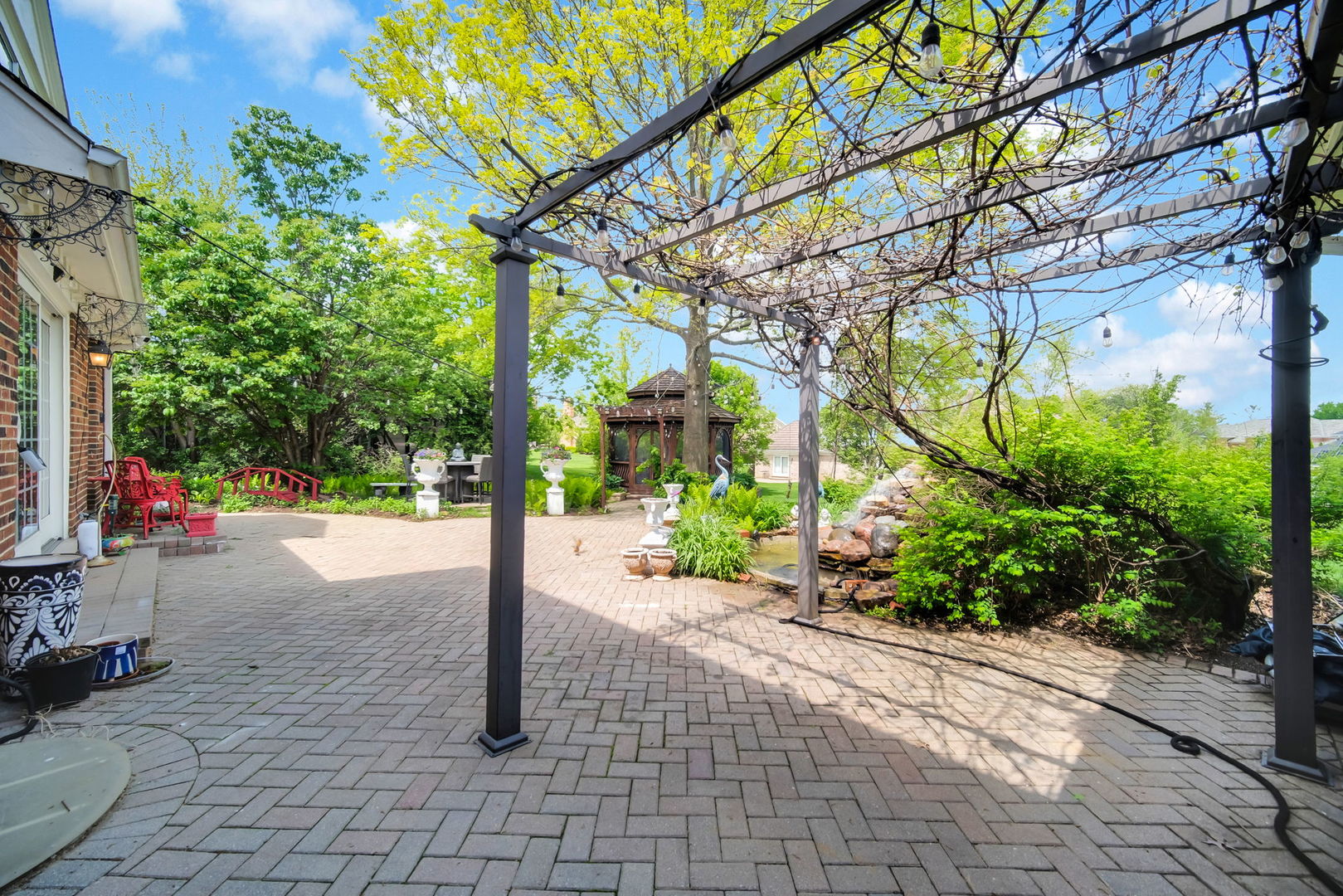 355 Trinity Lane, Oak Brook, IL 60523