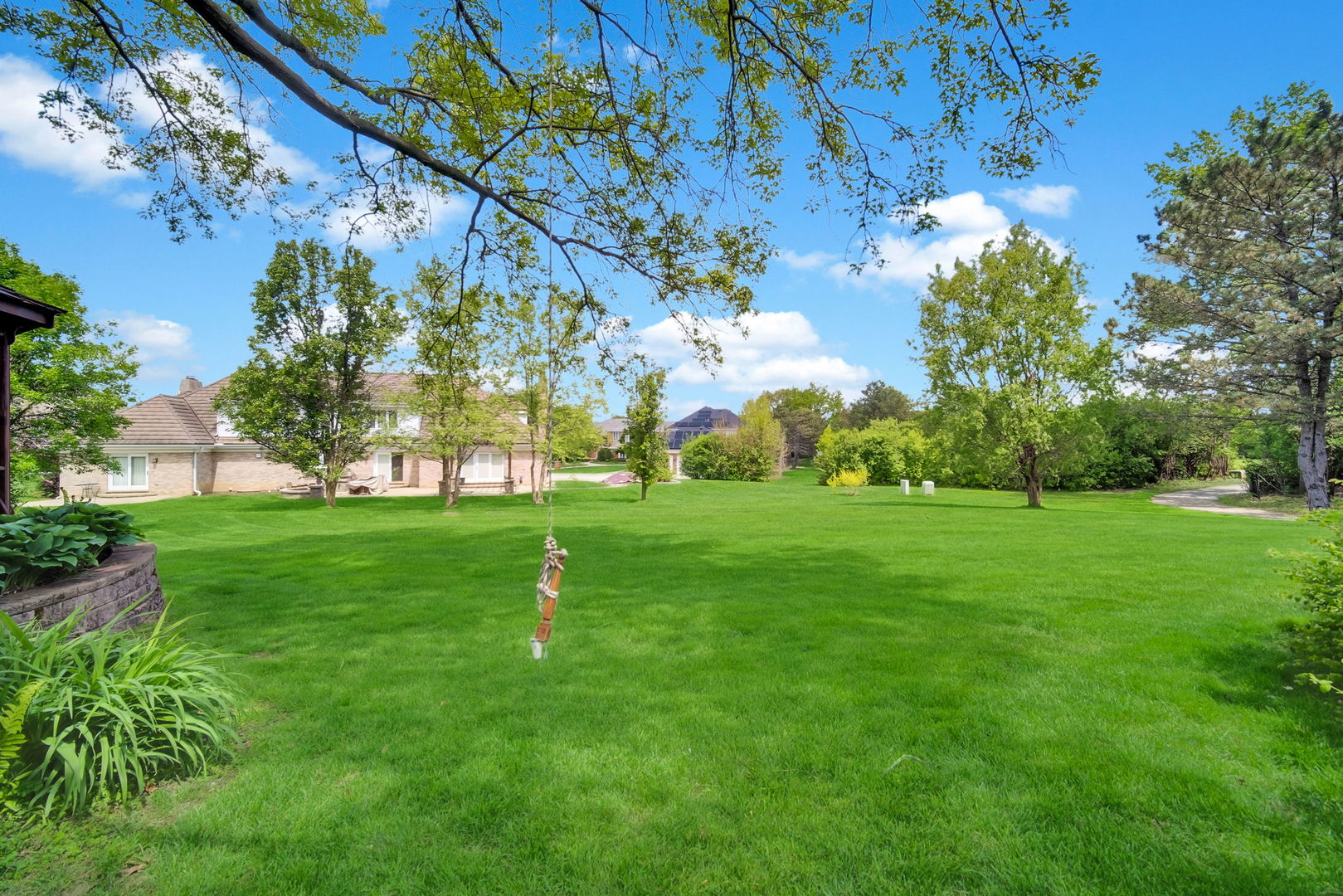 355 Trinity Lane, Oak Brook, IL 60523
