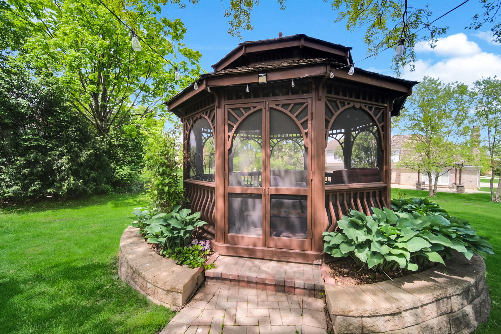 355 Trinity Lane, Oak Brook, IL 60523