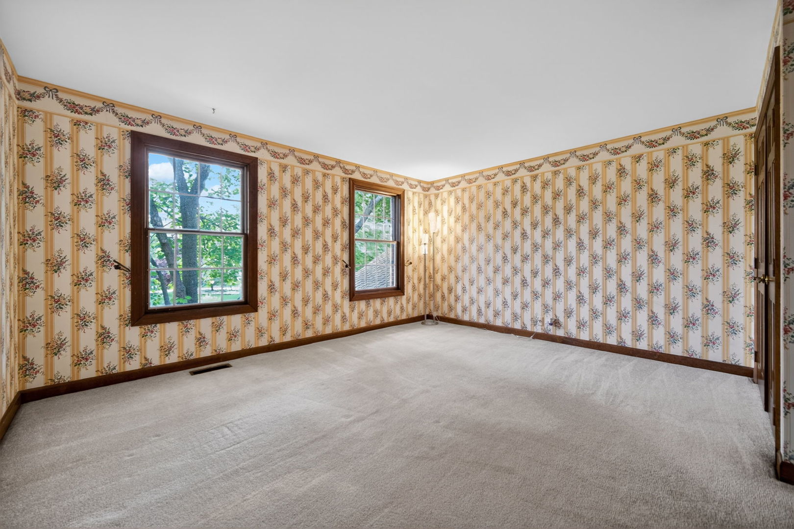 355 Trinity Lane, Oak Brook, IL 60523