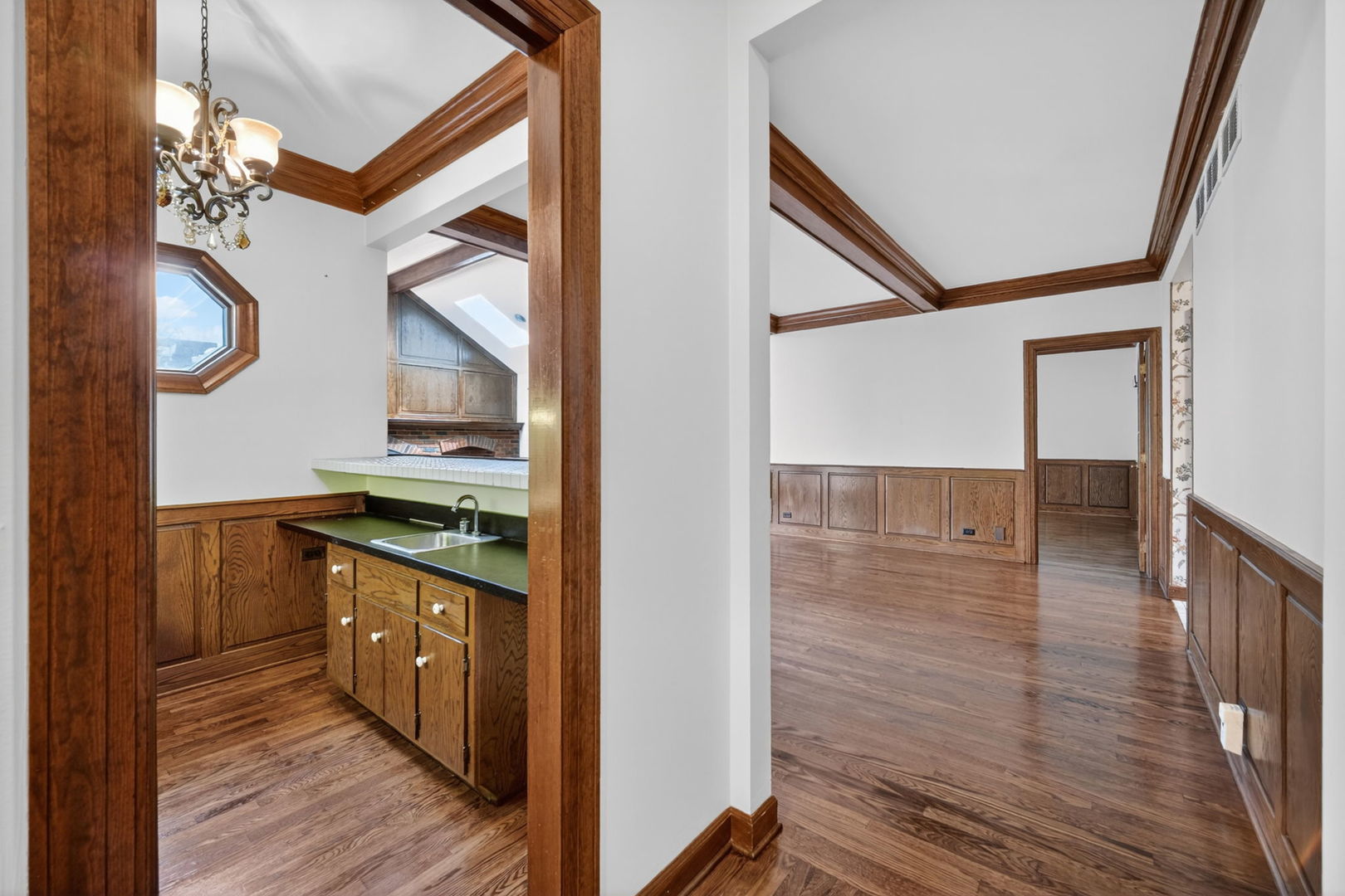 355 Trinity Lane, Oak Brook, IL 60523