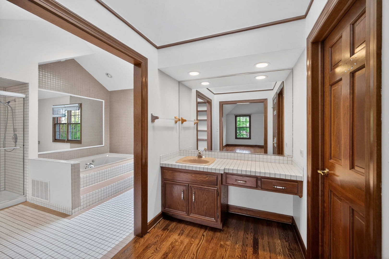 355 Trinity Lane, Oak Brook, IL 60523