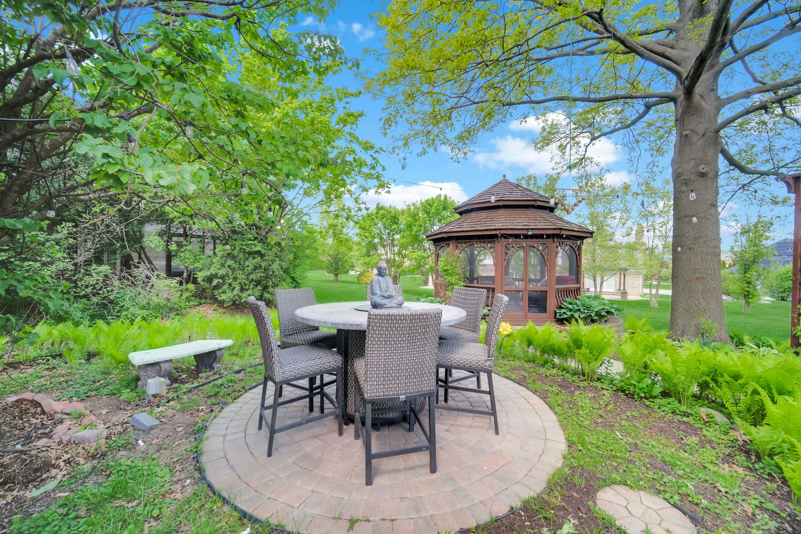 355 Trinity Lane, Oak Brook, IL 60523