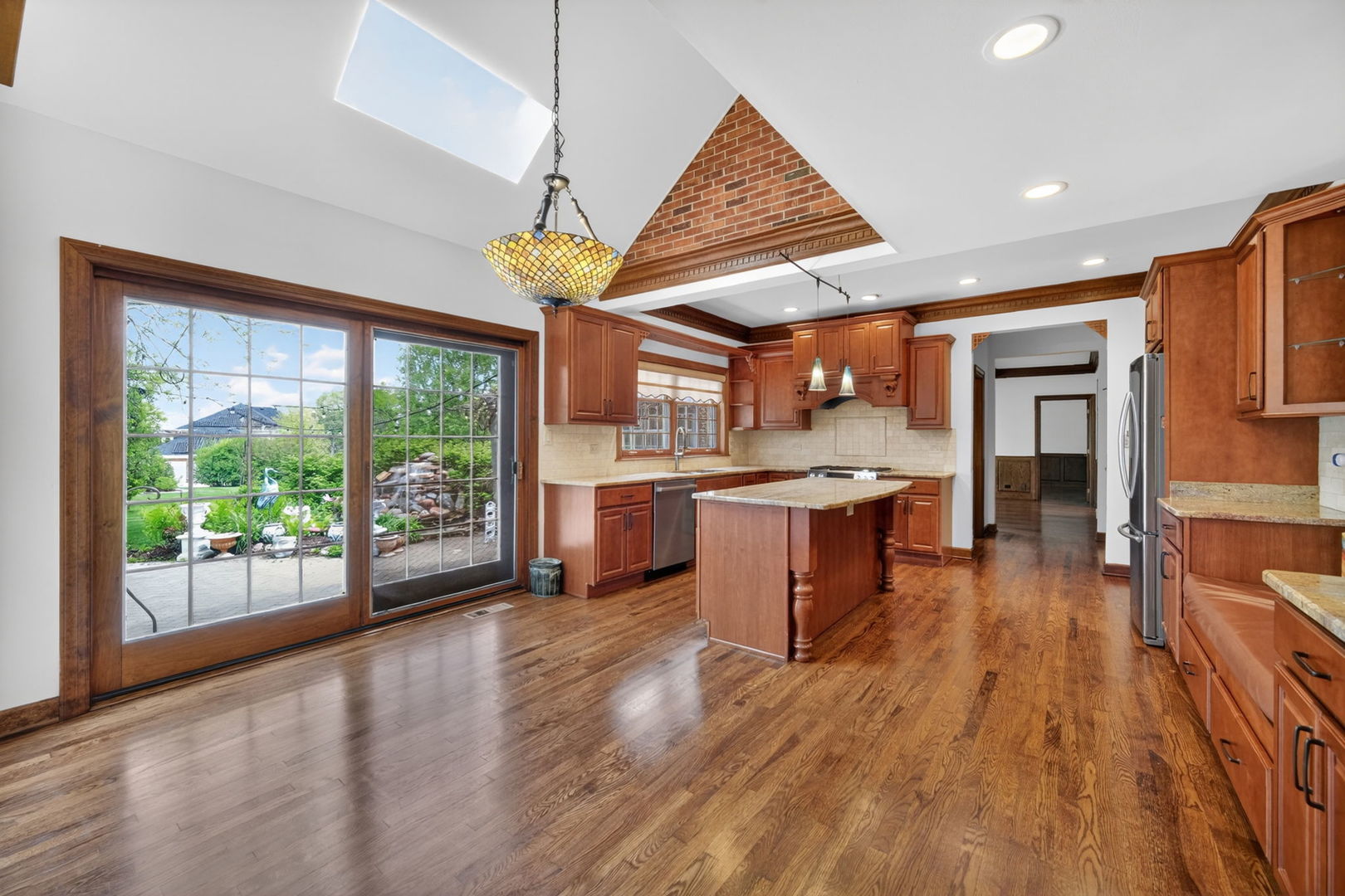 355 Trinity Lane, Oak Brook, IL 60523