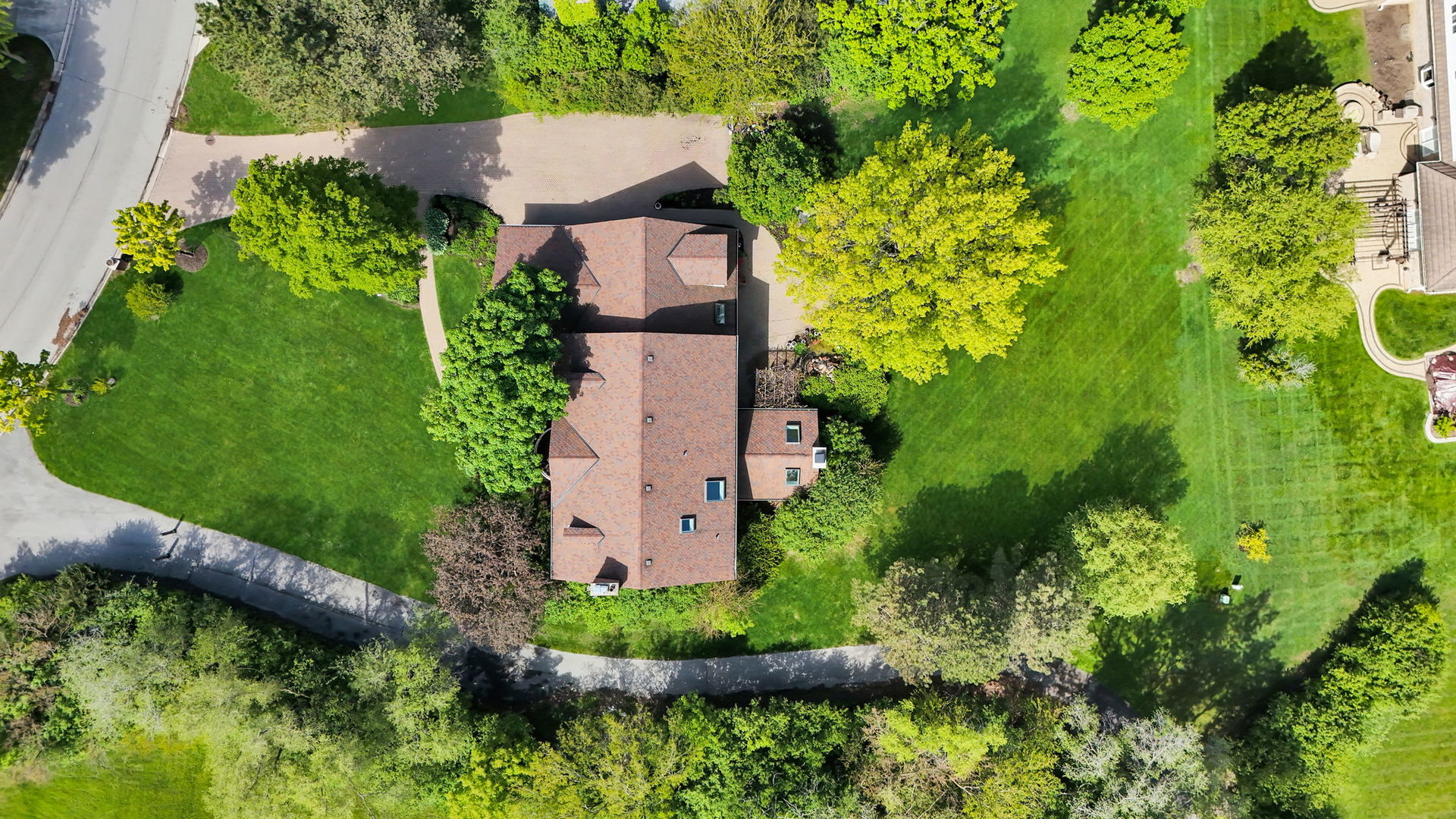 355 Trinity Lane, Oak Brook, IL 60523