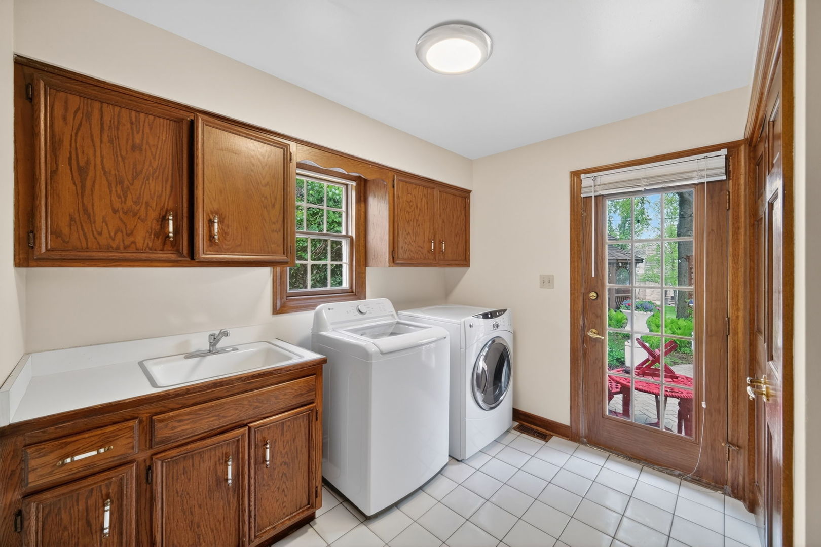 355 Trinity Lane, Oak Brook, IL 60523