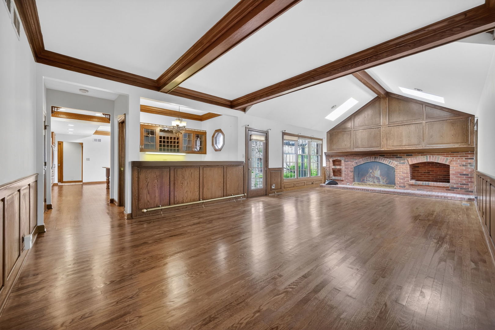 355 Trinity Lane, Oak Brook, IL 60523