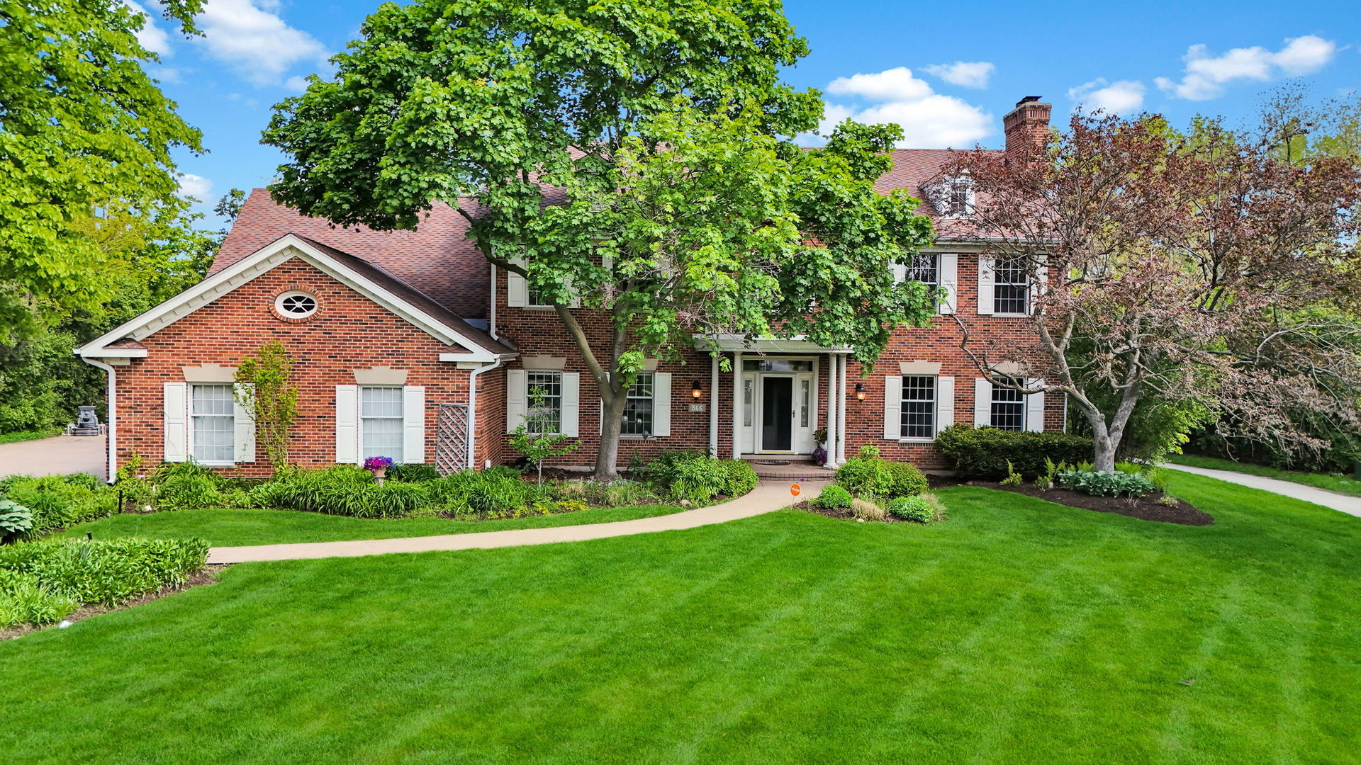 355 Trinity Lane, Oak Brook, IL 60523