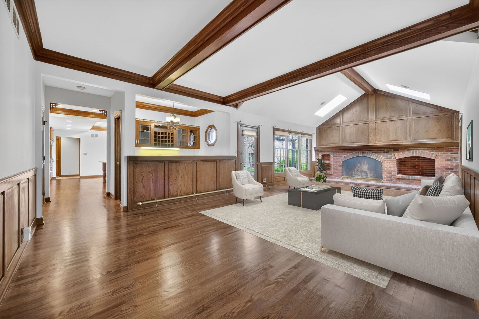 355 Trinity Lane, Oak Brook, IL 60523