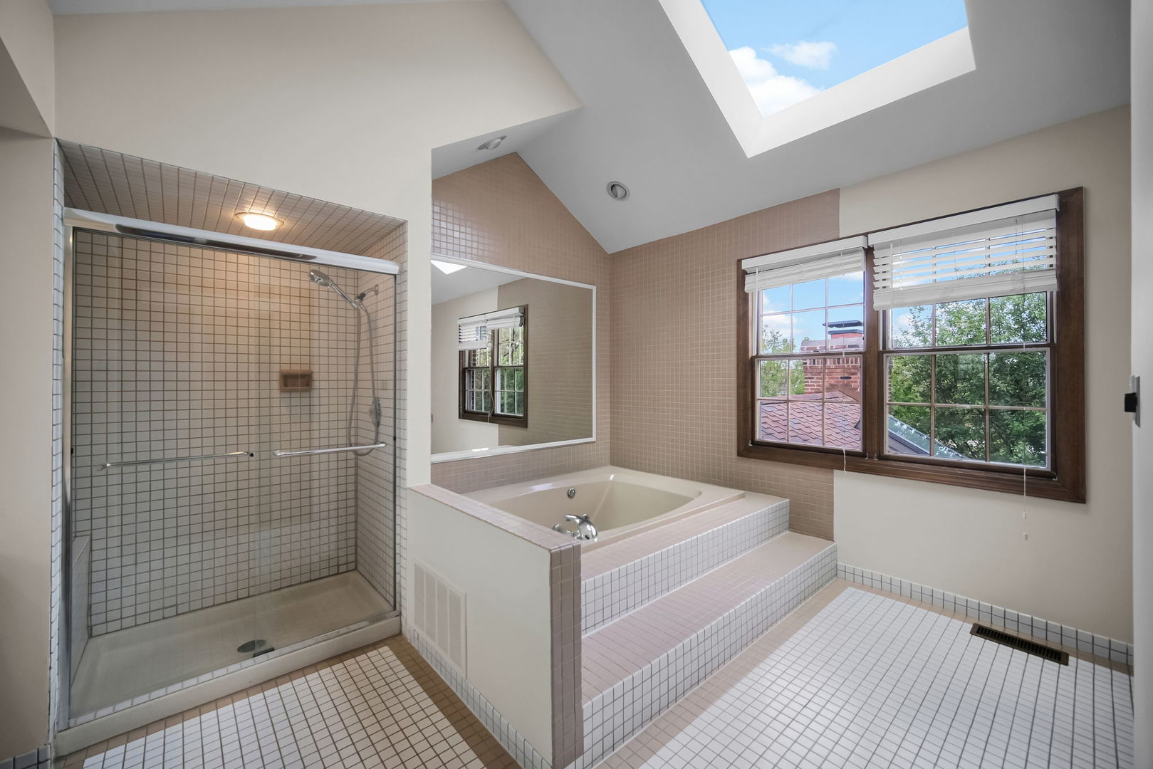 355 Trinity Lane, Oak Brook, IL 60523