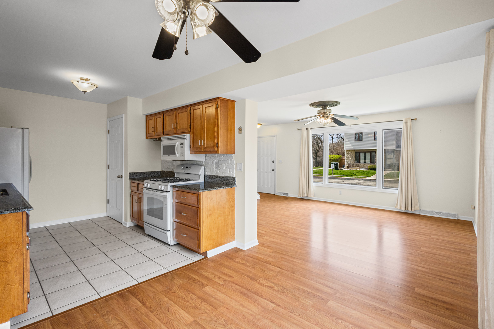 231 E Woodlawn Road, New Lenox, IL 60451