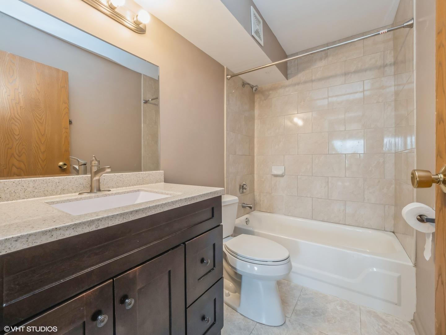 1800 Huntington Boulevard #409, Hoffman Estates, IL 60169