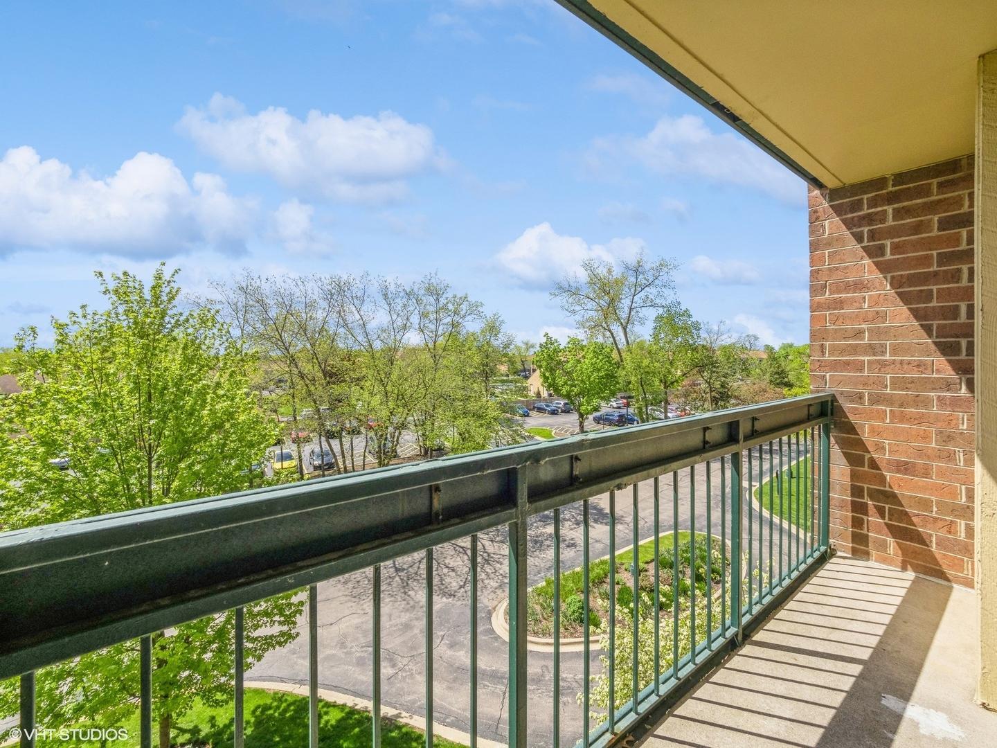 1800 Huntington Boulevard #409, Hoffman Estates, IL 60169