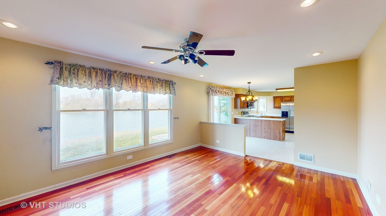 712 N Victoria Drive, Palatine, IL 60074