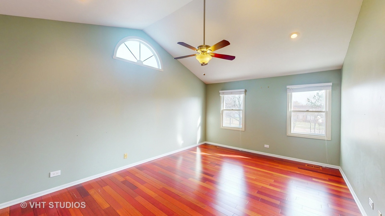 712 N Victoria Drive, Palatine, IL 60074