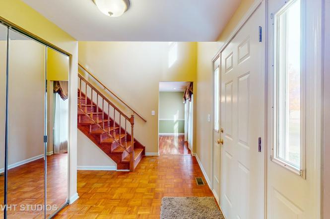 712 N Victoria Drive, Palatine, IL 60074