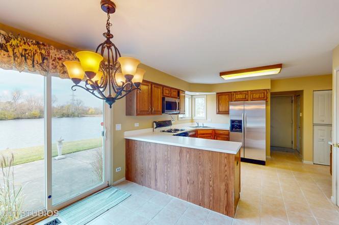 712 N Victoria Drive, Palatine, IL 60074